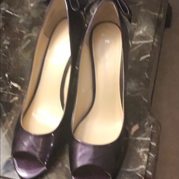 Enzo Angiolini Shoes - Purple patent leather pumps with bowed heel